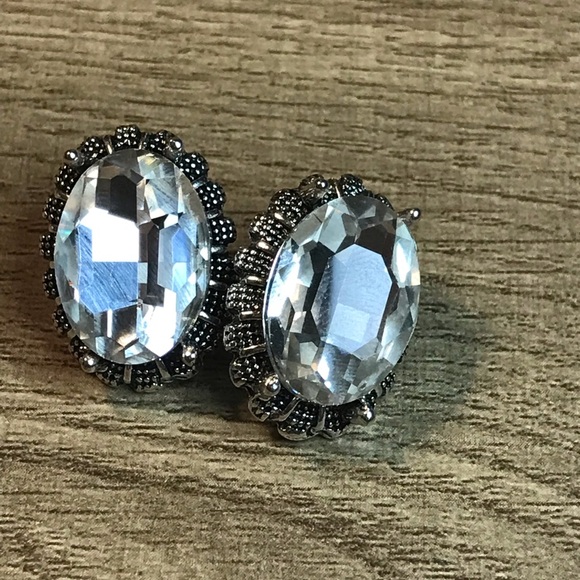 Vintage Gemstone Oval Silver and Black  Earrings - Picture 3 of 6